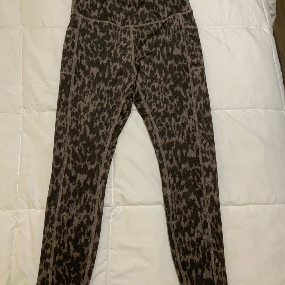 Women's Patterned Leggings - Black and Brown